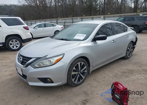 2017 Nissan Altima 2.5 Sr z USA, uszkodzony, nr VIN 1N4AL3AP2HC236156